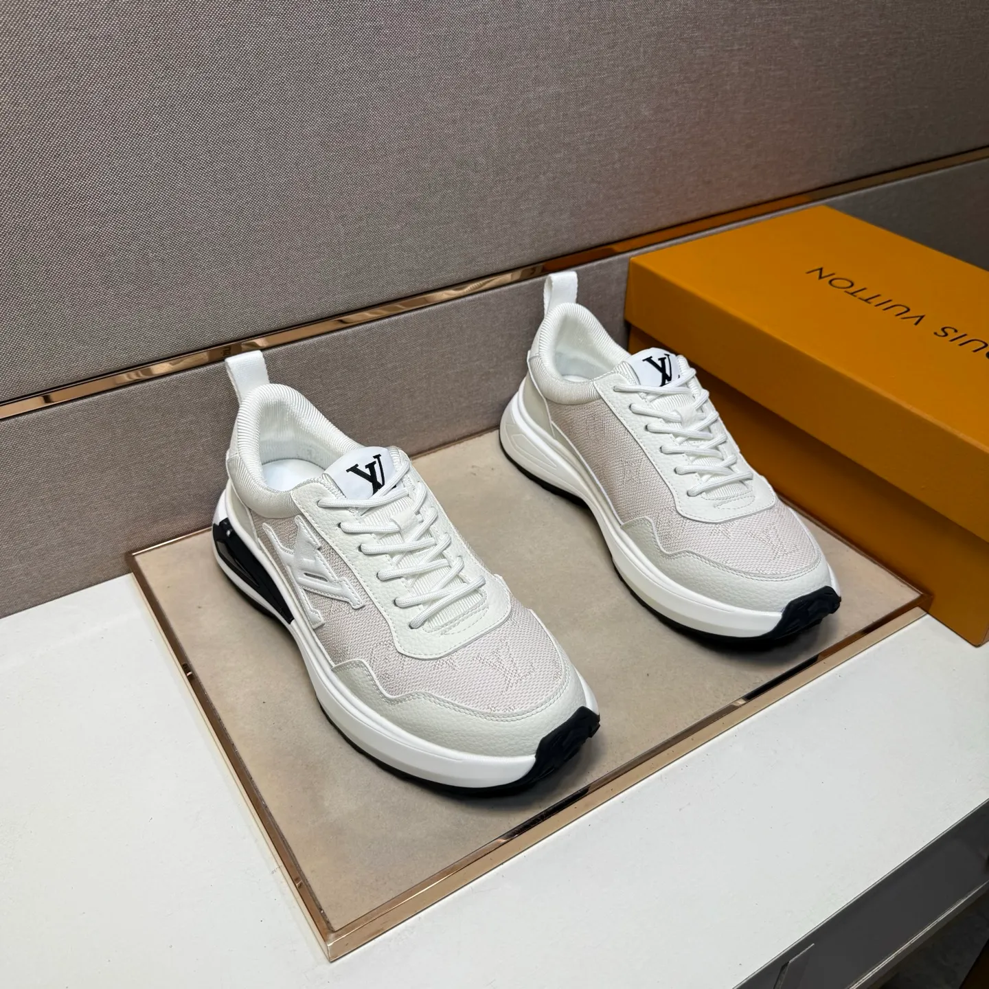 Men's men's shoes 💰pp462【LV～】men's casual shoes 2025z cabinet sales simultaneously 🔶Size: 38-44 #️⃣ 🔷3 colors🔜The upper is made of multi-material splicing➕Mesh lining, comfortable and breathable, sole: original comfortable and wear-resistant outsole, ⚠️real thing📱photographed🎬real thing is better📢📢📢